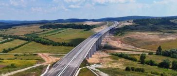 Asociaţia Pro Infrastructură solicită oficialilor CNAIR să deschidă circulaţia pe autostrada A3, între Poarta Sălajului şi Zimbor, până cel târziu la sfârşitul lunii iulie/ Reproşurile aduse companiei şi reprezentanţilor UMB – FOTO
