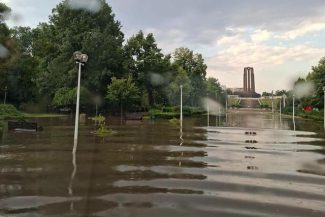 Ciucu: Actuala infrastructură de canalizare şi de preluare a apelor pluviale are multe limite. Trebuie să construim două bazine de retenţie mari, care să descarce treptat apa în râul Dâmboviţa şi să o reţină pentru irigaţii în perioadele secetoase – FOTO