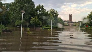 Ciucu: Actuala infrastructură de canalizare şi de preluare a apelor pluviale are multe limite. Trebuie să construim două bazine de retenţie mari, care să descarce treptat apa în râul Dâmboviţa şi să o reţină pentru irigaţii în perioadele secetoase – FOTO