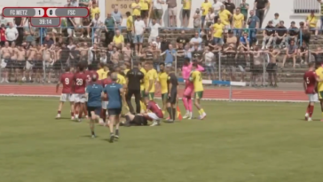 Incident la meciul amical Metz – Fortuna Sittard. O femeie arbitru a fost accidentată după ce a încercat să despartă jucătorii – VIDEO
