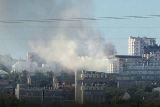 Ucraina a lovit în Rusia o rafinărie de petrol aflată la 1.300 de km distanţă şi o fabrică de componente pentru rachete, anunţă Zelenski. Două poduri şi un hangar de avioane, atacate în regiunile ucrainene ocupate de ruşi