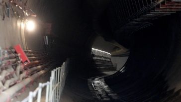 Construcţia unei noi linii de metrou la Atena, întreruptă după semnalarea unor fisuri şi pagube la peste 200 de locuinţe. Finalizarea lucrărilor, amânată cu trei ani, din 2029 în 2032