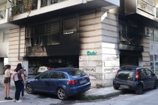 Atacuri asupra locuinţelor unor lideri ai partidului conservator aflat la putere în Grecia s-au soldat cu 5 răniţi