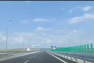 Document al Ministerului Transporturilor: Peste 233,59 km de autostrăzi şi drumuri expres ar urma să fie deschişi până la finalul anului. ONG: Unele estimări sunt nerealiste