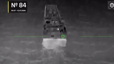 Rusia susţine că Ucraina a lovit un petrolier rus în Marea Azov. Kievul publică imagini în care se vede distrugerea a 14 nave ruseşti – VIDEO
