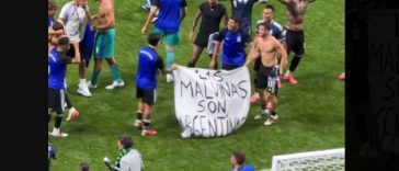 Jucătorii argentinieni au desfăşurat după meciul cu Anglia un banner politic pe care scria „Insulele Falkland sunt argentiniene” – VIDEO
