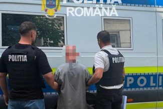 Un bărbat dat în urmărire internaţională a fost prins la Craiova/ El este acuzat de autorităţile din Austria că a clonat carduri de alimentare cu carburant/ Prejudiciul se ridică la 30.000 de euro
