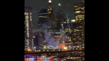 Incendiu pe Podul Brooklyn din New York în timpul spectacolului de artificii – VIDEO