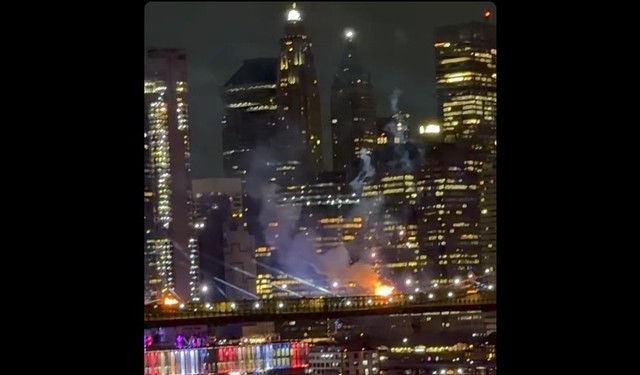 Incendiu pe Podul Brooklyn din New York în timpul spectacolului de artificii – VIDEO
