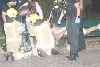 O maşină a intrat în mulţime la Berlin. Mai multe persoane au fost rănite, evenimentul Pride a fost anulat – VIDEO