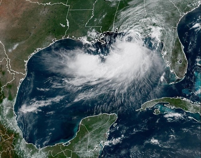 O furtună tropicală, Bertha, ameninţă sudul SUA
