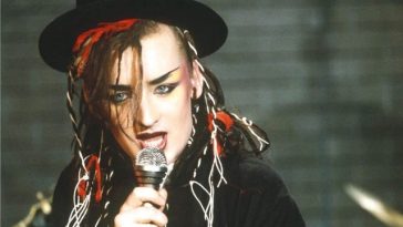 Boy George se retrage din musicalul „Jesus Christ Superstar” după ce a lansat o melodie în sprijinul acţiunii Israelului în Gaza