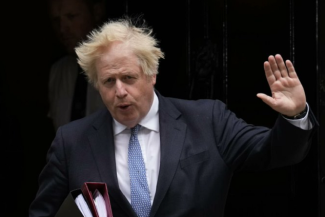 Anchetă: Guvernul lui Boris Johnson a irosit 10 miliarde de lire sterline când a făcut achiziţiile de echipamente de protecţie individuală în timpul pandemiei de coronavirus şi a acordat preferenţial contracte firmelor apropiate de Partidul Conservator