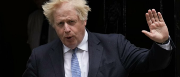 Anchetă: Guvernul lui Boris Johnson a irosit 10 miliarde de lire sterline când a făcut achiziţiile de echipamente de protecţie individuală în timpul pandemiei de coronavirus şi a acordat preferenţial contracte firmelor apropiate de Partidul Conservator