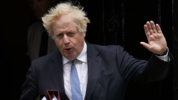 Anchetă: Guvernul lui Boris Johnson a irosit 10 miliarde de lire sterline când a făcut achiziţiile de echipamente de protecţie individuală în timpul pandemiei de coronavirus şi a acordat preferenţial contracte firmelor apropiate de Partidul Conservator