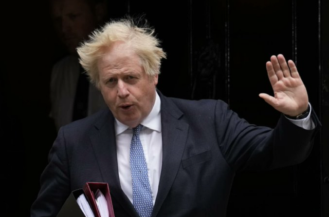 Anchetă: Guvernul lui Boris Johnson a irosit 10 miliarde de lire sterline când a făcut achiziţiile de echipamente de protecţie individuală în timpul pandemiei de coronavirus şi a acordat preferenţial contracte firmelor apropiate de Partidul Conservator