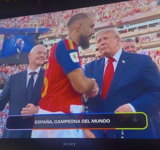 Cupa Mondială: Spaniolul Borja Iglesias i-a strâns mâna lui Donald Trump, spre deosebire de argentinianul Cristian Romero – VIDEO