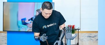China mizează pe dispozitive purtabile în cursa pentru tehnologia care conectează creierul la computere, în timp ce Neuralink dezvoltă implanturi cerebrale