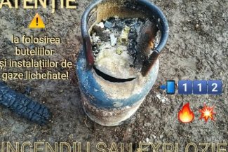 Botoşani : Un nonagenar a ajuns la spital cu arsuri, după ce a încercat să verifice etanşeitatea unei butelii cu flacăra unui chibrit/ Incendiul provocat de aprinderea gazelor acumulate a distrus întreaga bucătărie de vară – FOTO