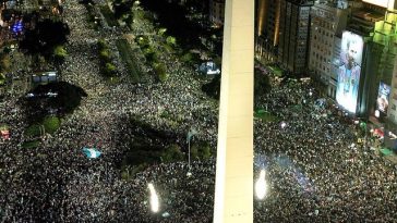 Zeci de mii de suporteri argentinieni au sărbătorit la Buenos Aires calificarea echipei lor finala Cupei Mondiale – VIDEO