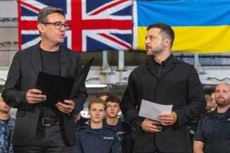 Regatul Unit susţine Ucraina ”100%”, îi dă asigurări Burnham, la baza navală Portsmouth, lui Zelenski