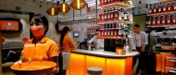 Campari intensifică lupta împotriva imitaţiilor de Aperol, pe fondul creşterii pieţei cocktailurilor spritz