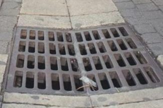 Un bărbat de 70 de ani moare în Alsacia, blocat într-o gură de canal în care-şi căuta cheile care i-au căzut înăuntru