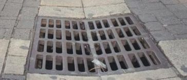 Un bărbat de 70 de ani moare în Alsacia, blocat într-o gură de canal în care-şi căuta cheile care i-au căzut înăuntru