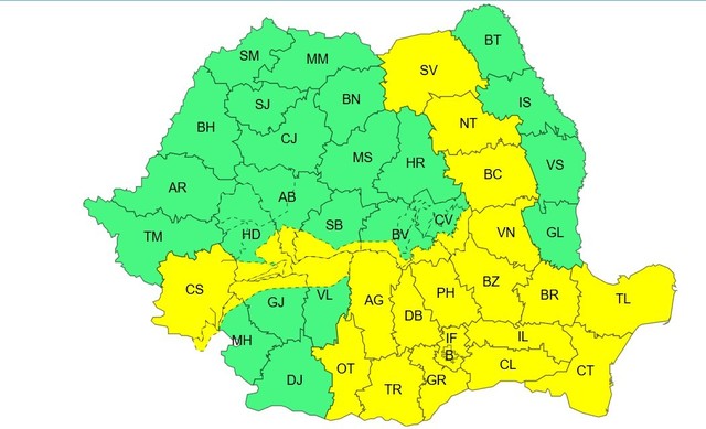 Meteorologii anunţă instabilitate atmosferică, duminică, în mai multe regiuni ale ţării / Vor fi averse torenţiale, descărcări electrice şi rafale de vânt ce pot ajunge la 70 km/h / A fost emis cod galben