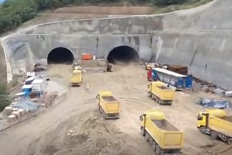 Directorul CNAIR anunţă că a fost străpunsă prima galerie a tunelului Boiţa 1, de pe lotul 2 al Autostrăzii Sibiu-Piteşti / Stadiul fizic al lucrărilor la acest tunel a ajuns la aproximativ 30% / Se pot face doar 45% din lucrările din contract