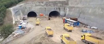 Directorul CNAIR anunţă că a fost străpunsă prima galerie a tunelului Boiţa 1, de pe lotul 2 al Autostrăzii Sibiu-Piteşti / Stadiul fizic al lucrărilor la acest tunel a ajuns la aproximativ 30% / Se pot face doar 45% din lucrările din contract