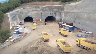 Directorul CNAIR anunţă că a fost străpunsă prima galerie a tunelului Boiţa 1, de pe lotul 2 al Autostrăzii Sibiu-Piteşti / Stadiul fizic al lucrărilor la acest tunel a ajuns la aproximativ 30% / Se pot face doar 45% din lucrările din contract