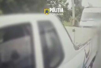 Bărbat căruia i s-a făcut rău în maşină, într-o zonă industrială greu accesibilă din Sectorul 3, salvat după coordonarea mai multor instituţii / Soţia bărbatului a sunat la 112/ Victima, găsită conştientă, dar fără posibilitatea de a comunica – VIDEO