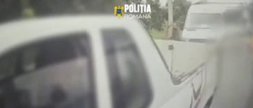 Bărbat căruia i s-a făcut rău în maşină, într-o zonă industrială greu accesibilă din Sectorul 3, salvat după coordonarea mai multor instituţii / Soţia bărbatului a sunat la 112/ Victima, găsită conştientă, dar fără posibilitatea de a comunica – VIDEO