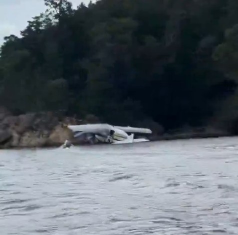 Un hidroavion s-a prăbuşit în statul Washington / Toate cele 11 persoane de la bord au fost găsite în viaţă, dar mai multe au fost rănite – VIDEO