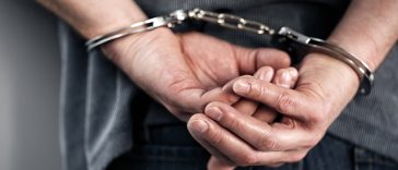 Buzău: Un bărbat şi-a înjunghiat de 7 ori vecina, în vârstă de 74 de ani, pentru că nu a vrut să întreţină raporturi sexuale cu el / Agresorul a fost arestat pentru tentativă de omor