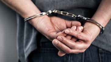 Buzău: Un bărbat şi-a înjunghiat de 7 ori vecina, în vârstă de 74 de ani, pentru că nu a vrut să întreţină raporturi sexuale cu el / Agresorul a fost arestat pentru tentativă de omor