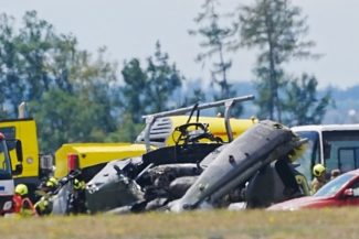 Un militar mort şi alţi trei răniţi în sud-estul Cehiei, într-un accident de elicopter pe a 22-a bază aeriană, la Namest nad Oslavou, la sud-est de Praga. Nicio informaţie despre soarta unui al cincilea militar care se afla la bordul elicopterului de tip
