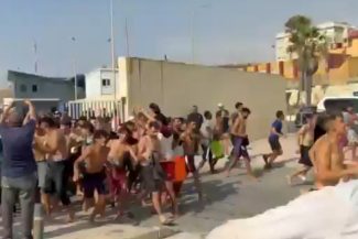 Aproape 50.000 de persoane au intrat în Ceuta în 24 de ore, ceea ce reprezintă mai mult de jumătate din populaţia oraşului. Extrema dreaptă din Franţa şi Italia cere reinstituirea controlului la graniţe