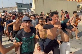 Peste 1.500 de migranţi sosesc înot în enclava spaniolă Ceuta, din Maroc. Autorităţile regionale spaniole, neputincioase, evocă o ”urgenţă umanitară şi socială absolută”