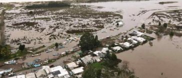 Bilanţul furtunii violente din Chile creşte la zece morţi şi 100.000 de persoane izolate. Preşedintele chilian José Antonio Kast declară starea de catastrofă şi mobilizează armata în operaţiuni