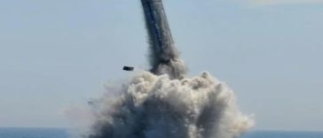 Marina chineză anunţă că a efectuat un tir de rachetă balistică intercontinentală fără ogivă nucleară de la bordul unui submarin strategic nuclear. Exerciţii navale comune cu Rusia în largul portului Qingdao. Australia avertizează împotriva riscului unei
