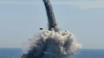Marina chineză anunţă că a efectuat un tir de rachetă balistică intercontinentală fără ogivă nucleară de la bordul unui submarin strategic nuclear. Exerciţii navale comune cu Rusia în largul portului Qingdao. Australia avertizează împotriva riscului unei