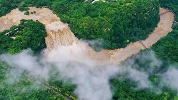 China se pregăteşte pentru ploi torenţiale pe măsură ce furtuna tropicală Noul, al treilea ciclon tropical din această lună, se apropie