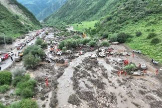 Cel puţin zece morţi, 23 de răniţi şi 174 de persoane salvate în sudul Chinei, în urma unei viituri într-o zonă turistică de campare