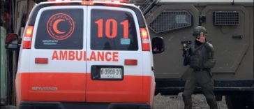 O femeie îşi pierde sarcina într-o ambulanţă, blocată de către militari israelieni, în Cisiordania ocupată