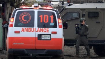 O femeie îşi pierde sarcina într-o ambulanţă, blocată de către militari israelieni, în Cisiordania ocupată