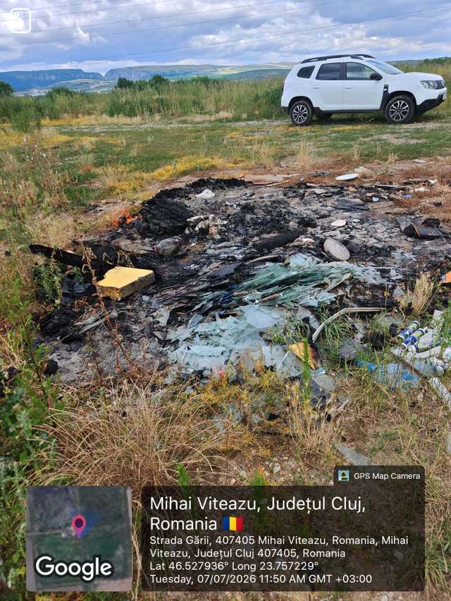 Comisarii Gărzii de Mediu Cluj au sesizat Parchetul după ce deşeuri, unele arse şi îngropate, au fost găsite pe un teren din comuna Mihai Viteazu. „Deşeurile nu dispar dacă sunt arse sau îngropate”, transmit comisarii de mediu