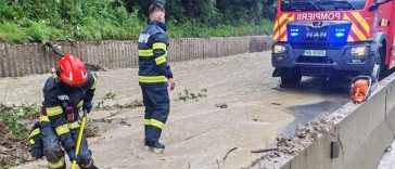 DN1 este blocat în judeţul Prahova din cauza acumulărilor de apă de pe şosea, în urma ploilor torenţiale – FOTO, VIDEO