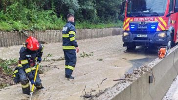 DN1 este blocat în judeţul Prahova din cauza acumulărilor de apă de pe şosea, în urma ploilor torenţiale – FOTO, VIDEO